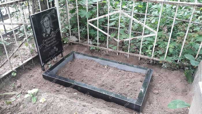 Гранитная табличка на могилу Т-005  Размер: 60х40х2 см. 2